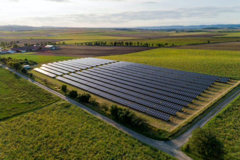 Solarparks und Windräder: Mehr Akzeptanz durch Beteiligung der Bürger